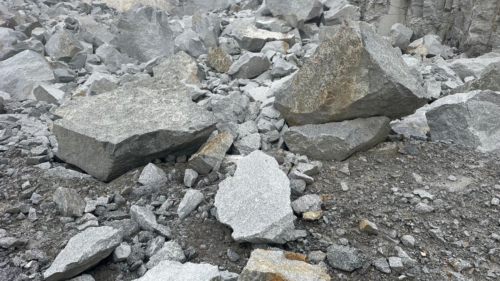 Solitérní kameny - žula