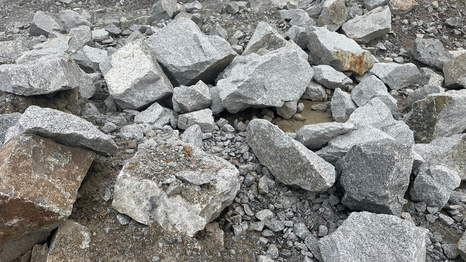 Solitérní kameny - žula