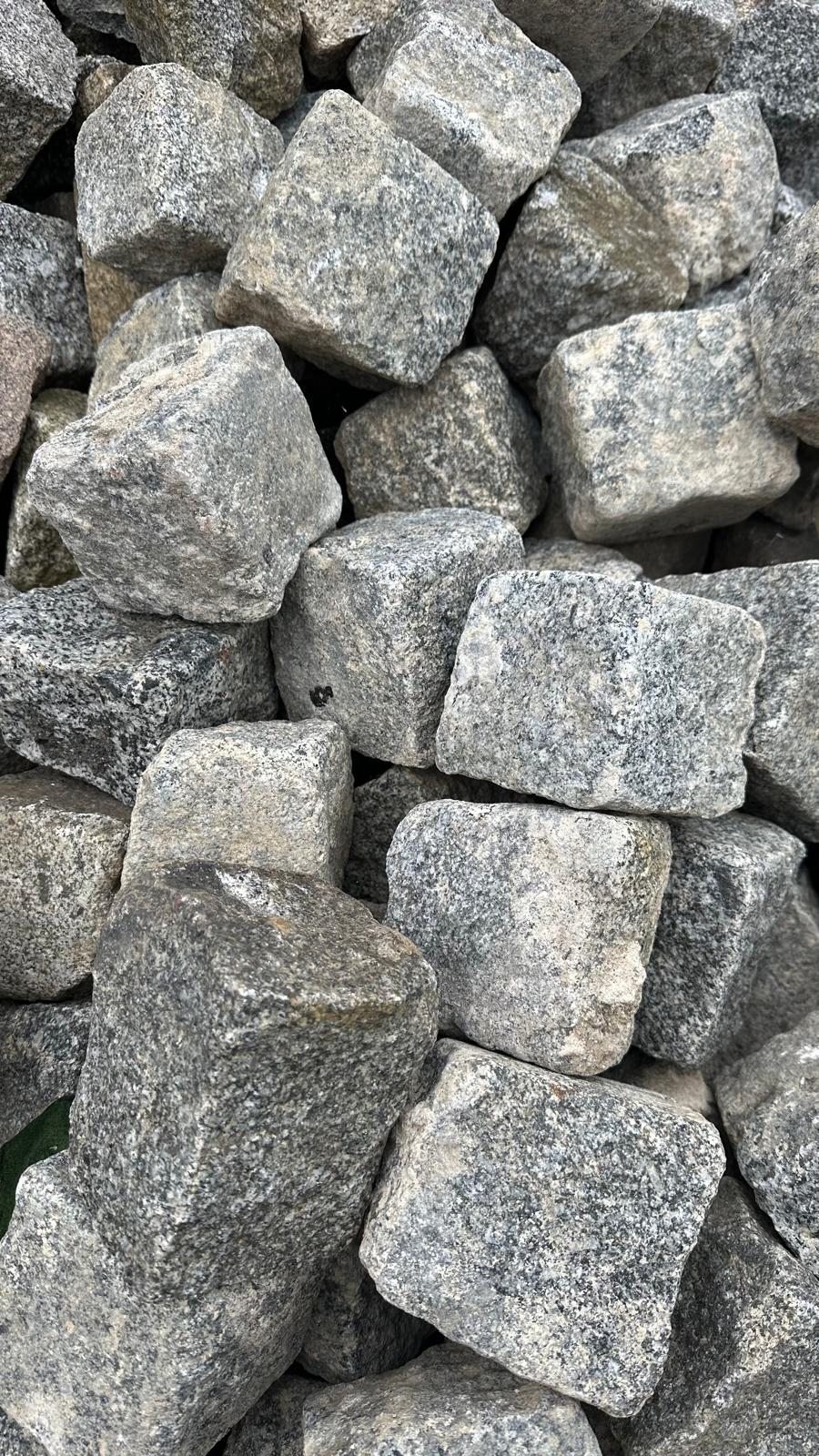 Žulová kostka štípaná 8x10 cm